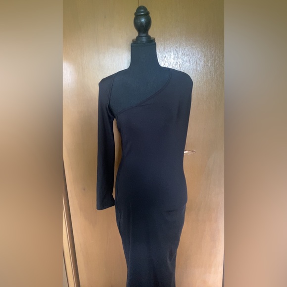 Long black one should dress - Picture 2 of 8